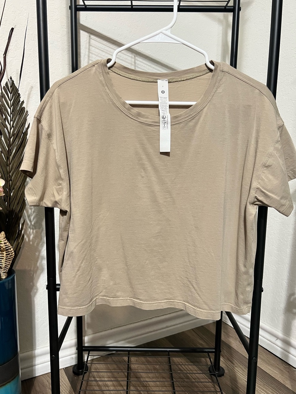 Lululemon Crop top - Women’s Short-Sleeve Crewneck Top in Beige